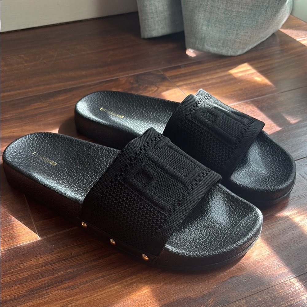PrettyLittleThing Black Slides